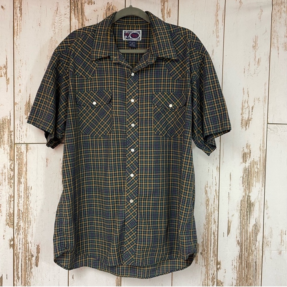Williams Bay, Plaid Pearl Snap Shirt. Short Sleeve. Size XL. In excellent cond!